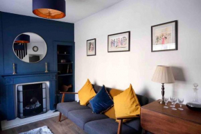 Cosy two bedroom cottage with sunny courtyard garden